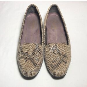 Clark’s Everyday comfort Flat Snake print women’s shoes Sz 8
